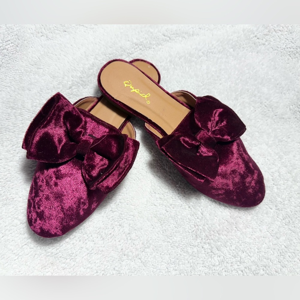 Qupid Women's Mule Sneakers Velvet Wine with Elegant Bun Size 6